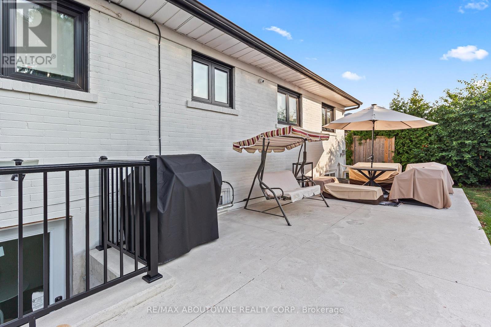 Photo 14 of Lower 523 Pinegrove Road, Oakville ON