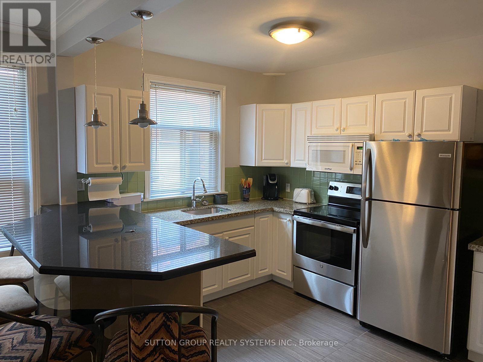 Photo 6 of 2 2995 Dundas Street W, Toronto ON