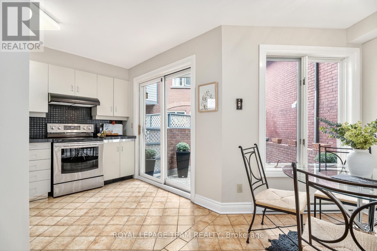 Photo 14 of 9 292 Laurier Avenue, Ottawa ON