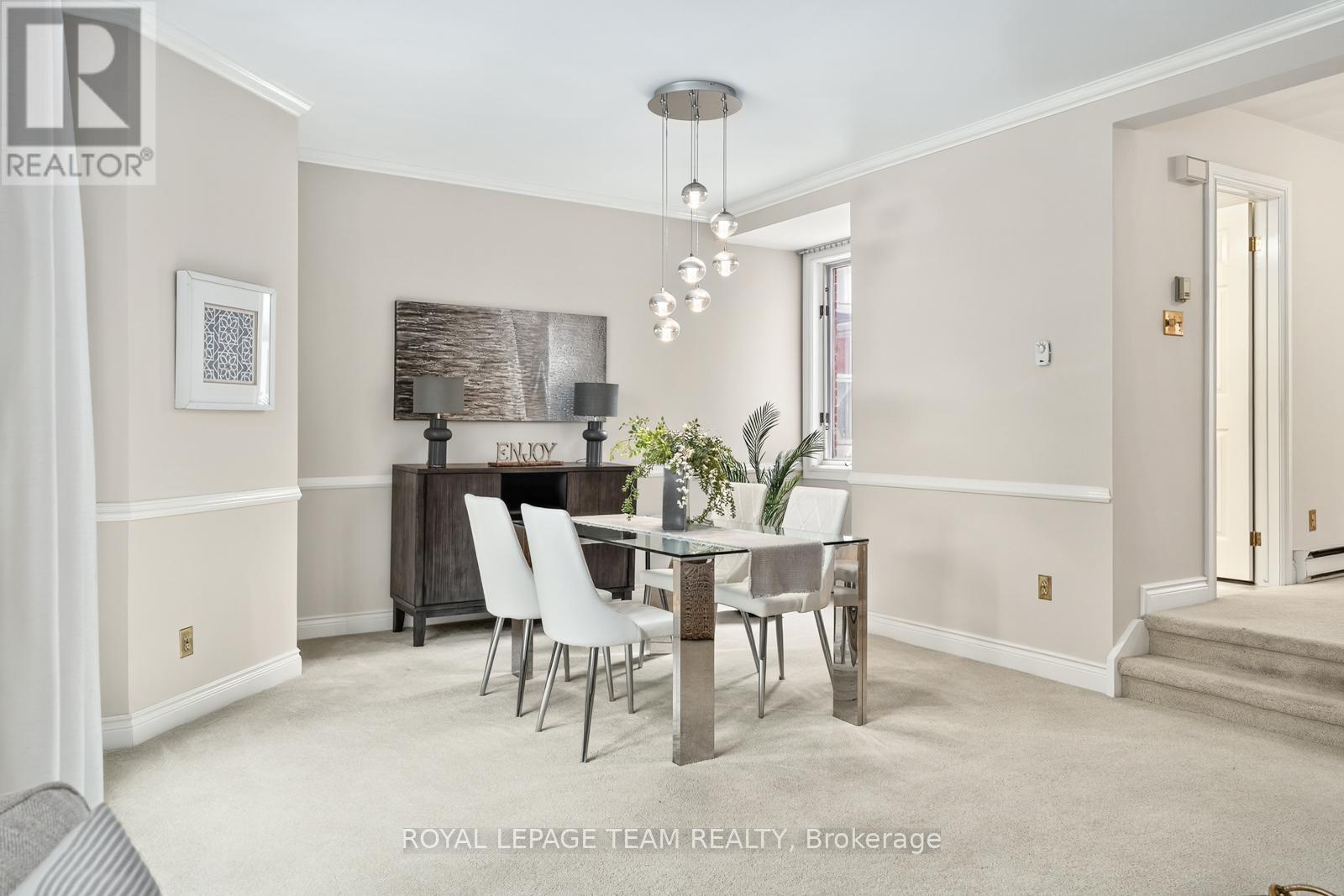 Photo 8 of 9 292 Laurier Avenue, Ottawa ON