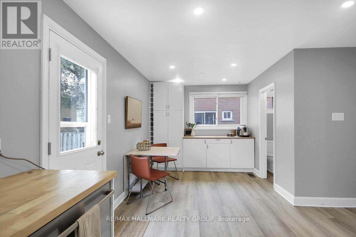 Photo 13 of 904 Pinewood Crescent, Ottawa ON