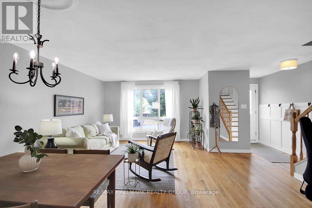 Photo 18 of 904 Pinewood Crescent, Ottawa ON