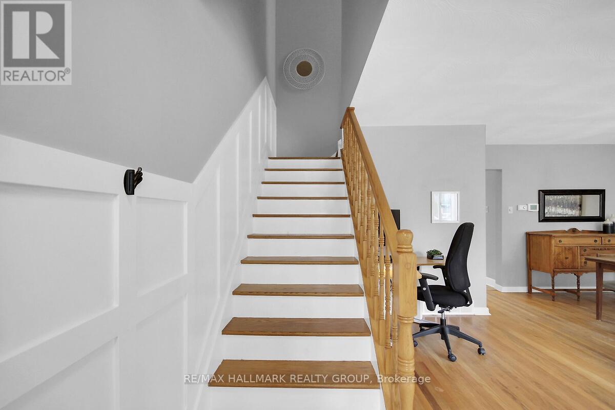 Photo 19 of 904 Pinewood Crescent, Ottawa ON