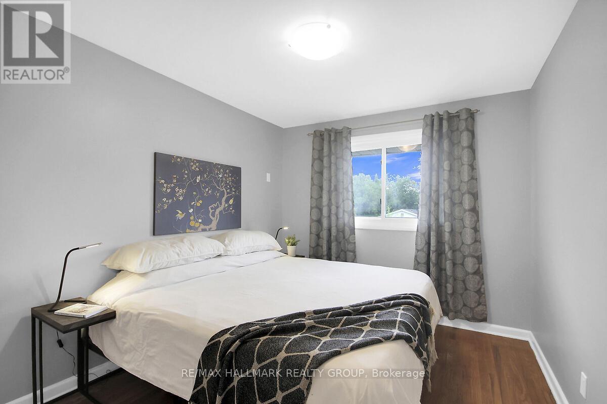 Photo 21 of 904 Pinewood Crescent, Ottawa ON