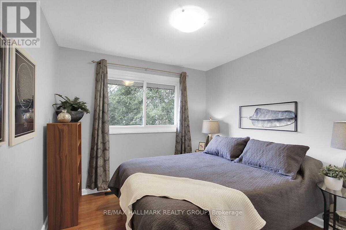 Photo 22 of 904 Pinewood Crescent, Ottawa ON