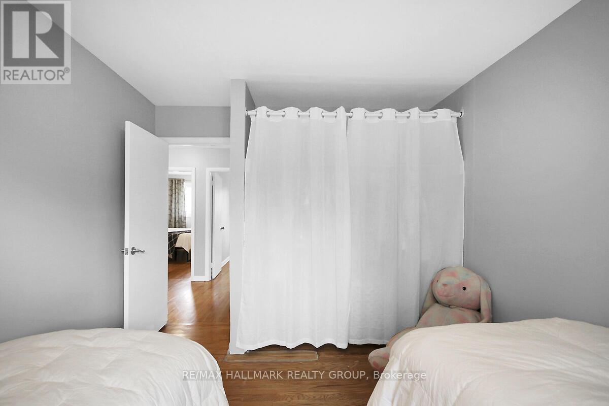 Photo 25 of 904 Pinewood Crescent, Ottawa ON