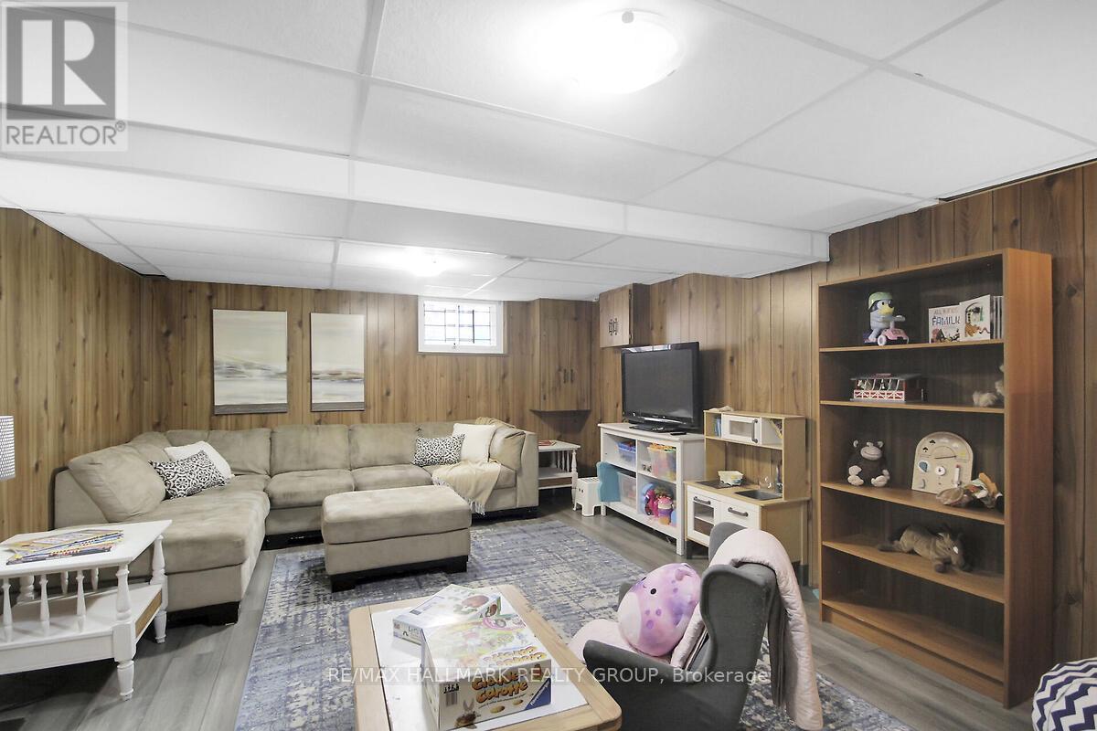 Photo 29 of 904 Pinewood Crescent, Ottawa ON