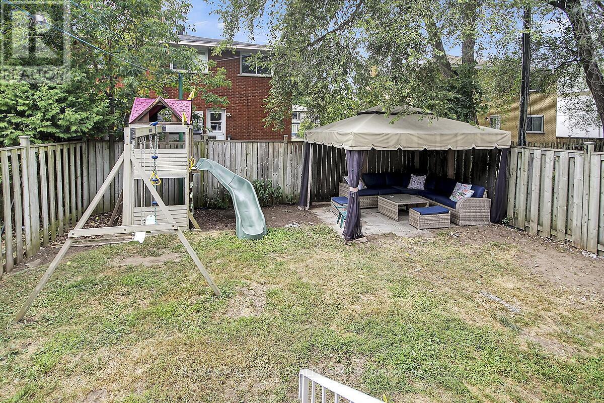 Photo 31 of 904 Pinewood Crescent, Ottawa ON