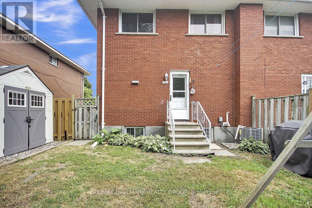 Photo 32 of 904 Pinewood Crescent, Ottawa ON