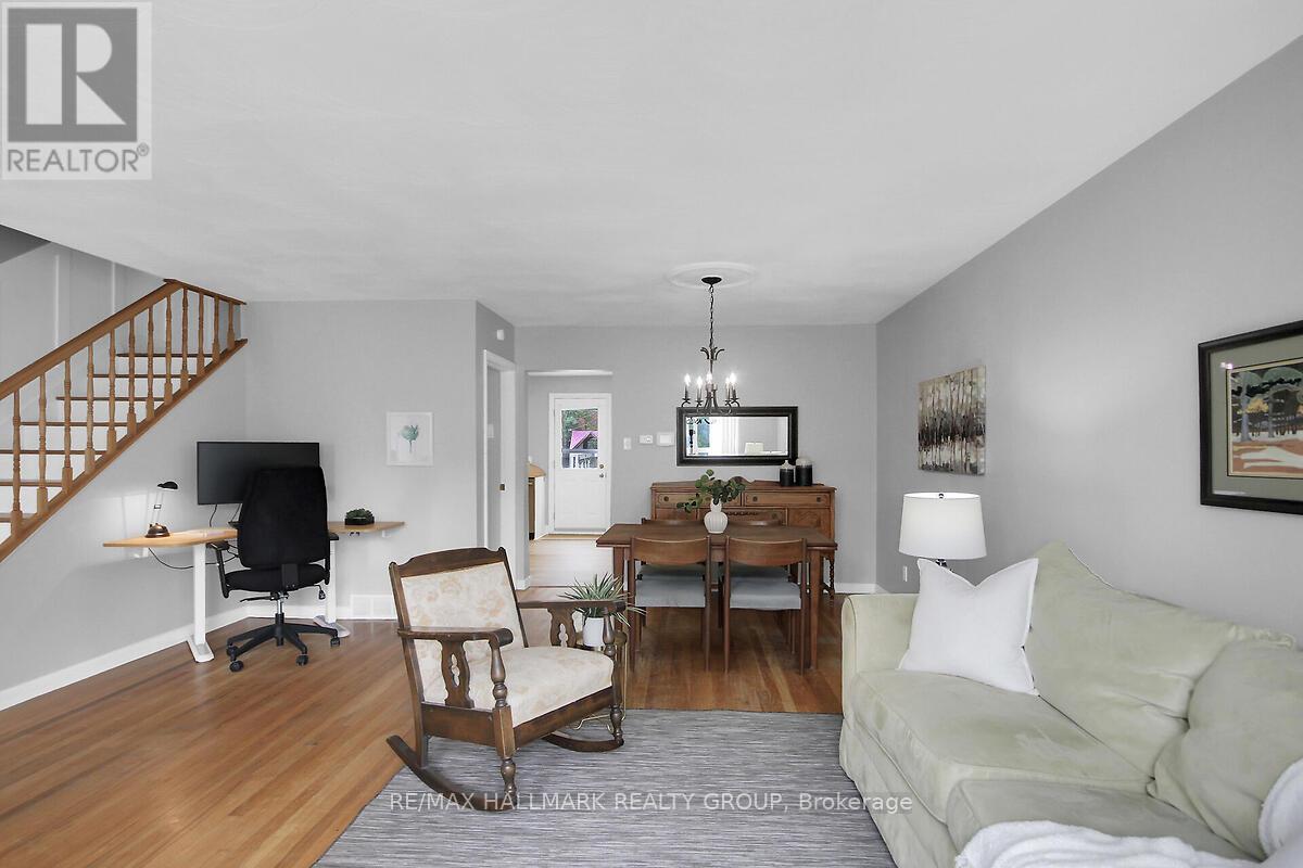 Photo 8 of 904 Pinewood Crescent, Ottawa ON