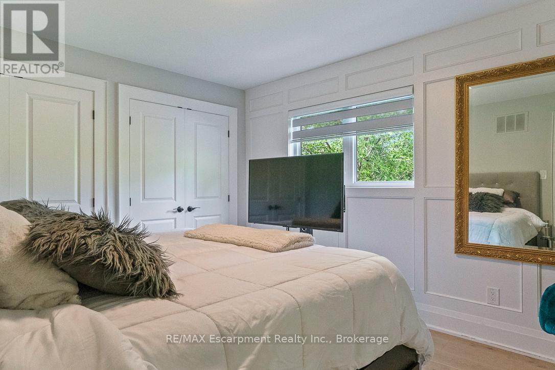 Photo 16 of 231 Southwood Court, Oakville ON