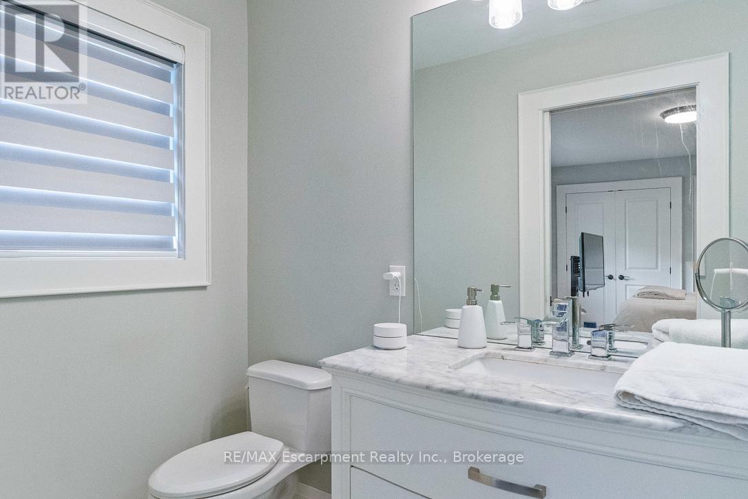 Photo 18 of 231 Southwood Court, Oakville ON