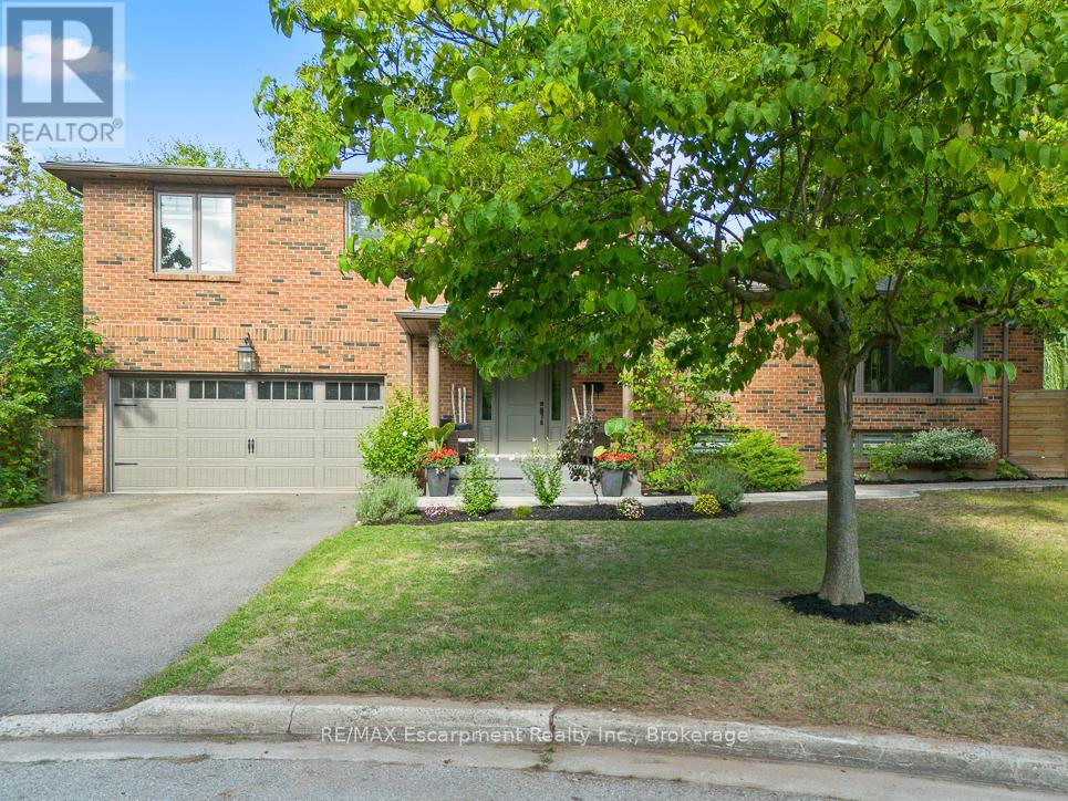 Photo 2 of 231 Southwood Court, Oakville ON