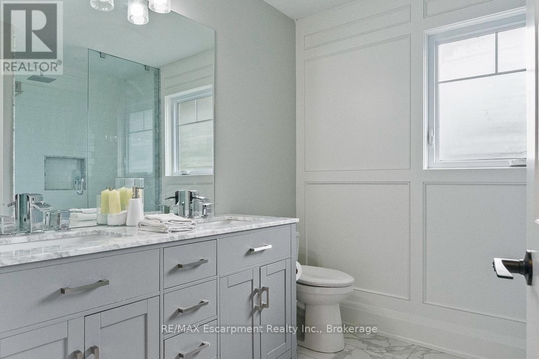 Photo 22 of 231 Southwood Court, Oakville ON