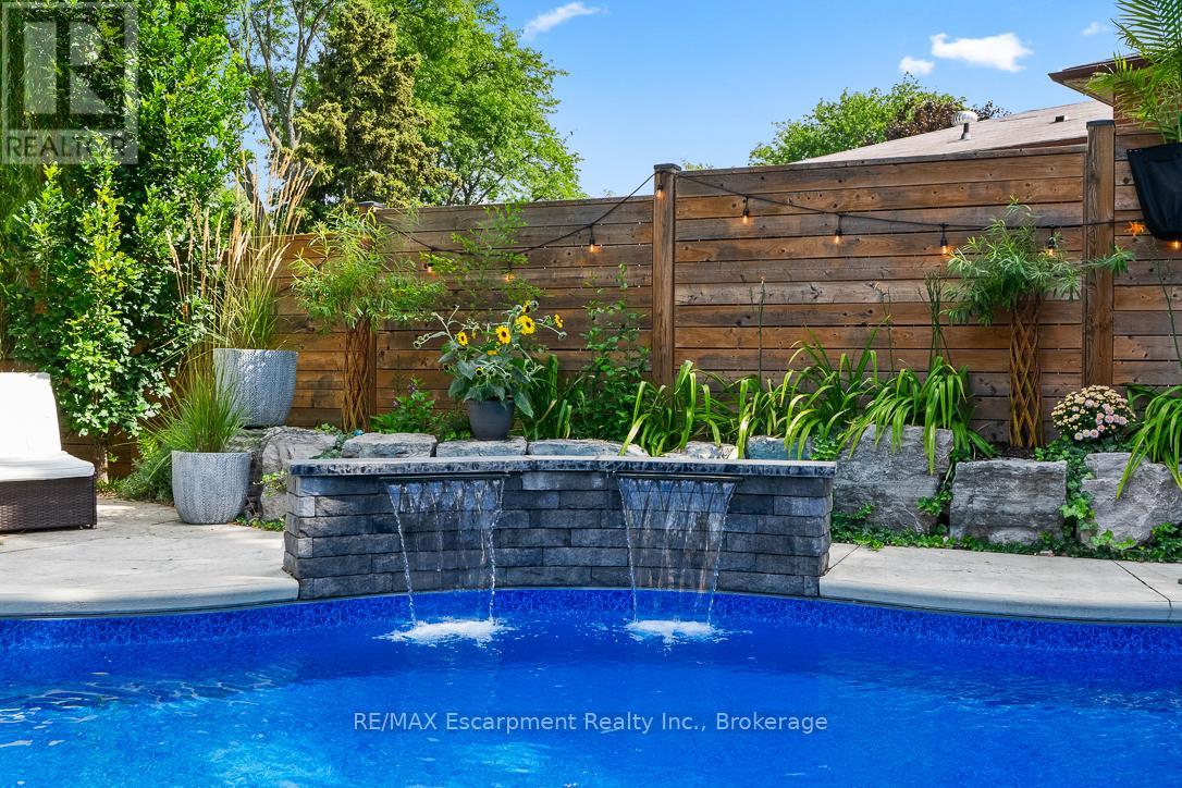 Photo 37 of 231 Southwood Court, Oakville ON