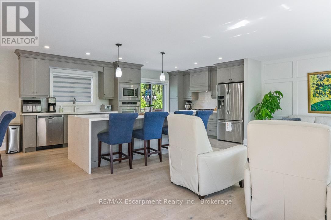 Photo 6 of 231 Southwood Court, Oakville ON