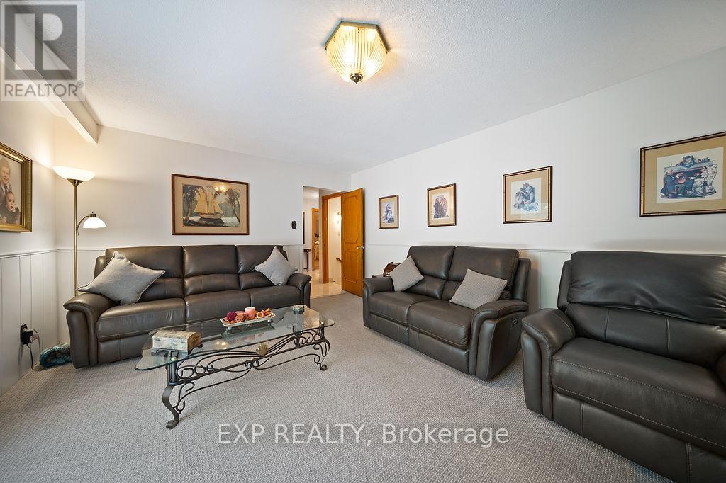Photo 12 of 1516 Grand Boulevard, Oakville ON