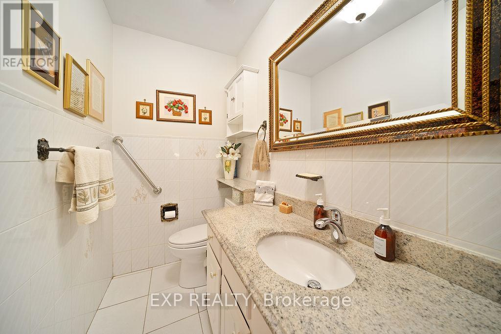 Photo 14 of 1516 Grand Boulevard, Oakville ON