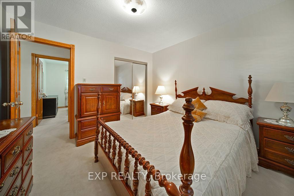 Photo 16 of 1516 Grand Boulevard, Oakville ON