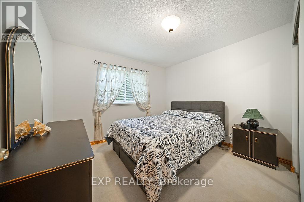 Photo 19 of 1516 Grand Boulevard, Oakville ON