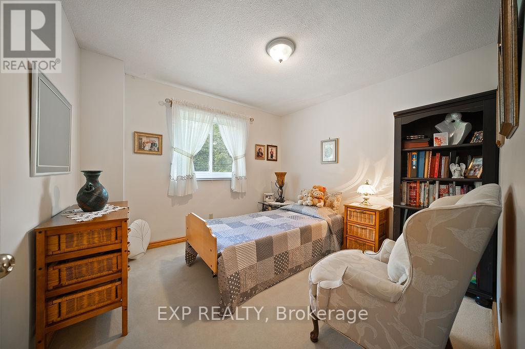 Photo 20 of 1516 Grand Boulevard, Oakville ON