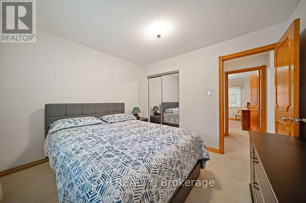 Photo 21 of 1516 Grand Boulevard, Oakville ON