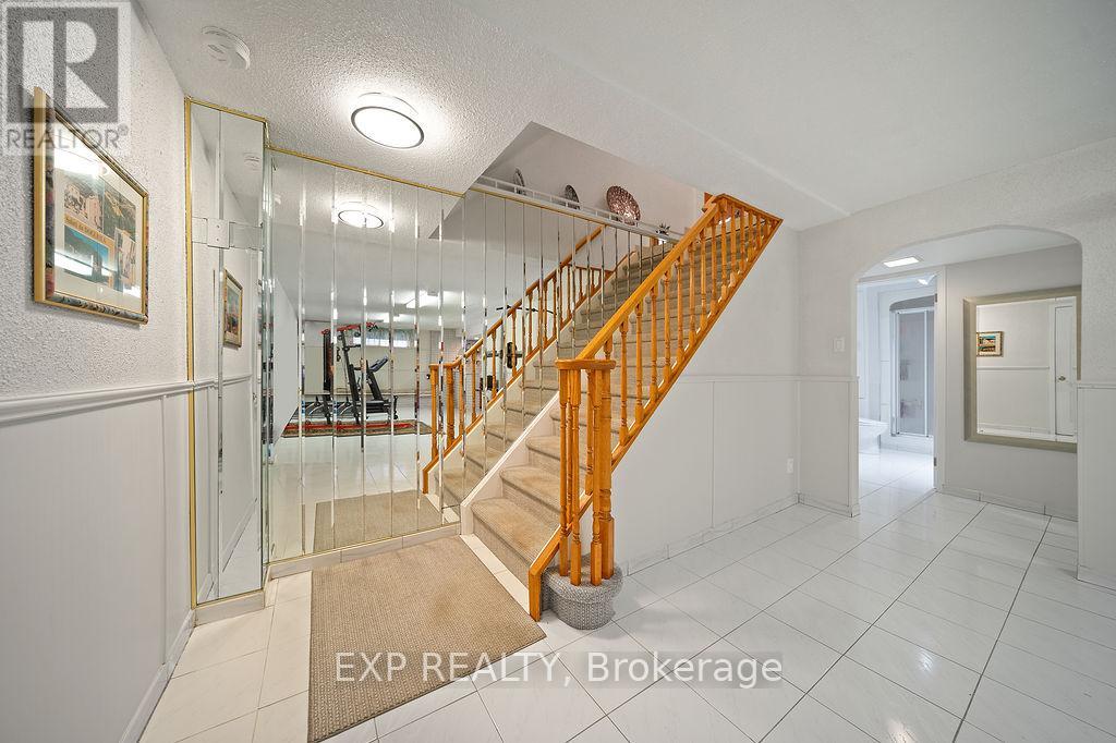 Photo 24 of 1516 Grand Boulevard, Oakville ON
