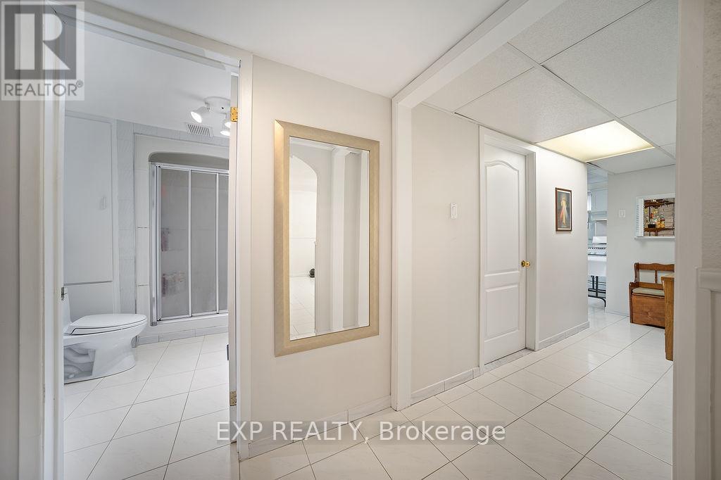 Photo 26 of 1516 Grand Boulevard, Oakville ON