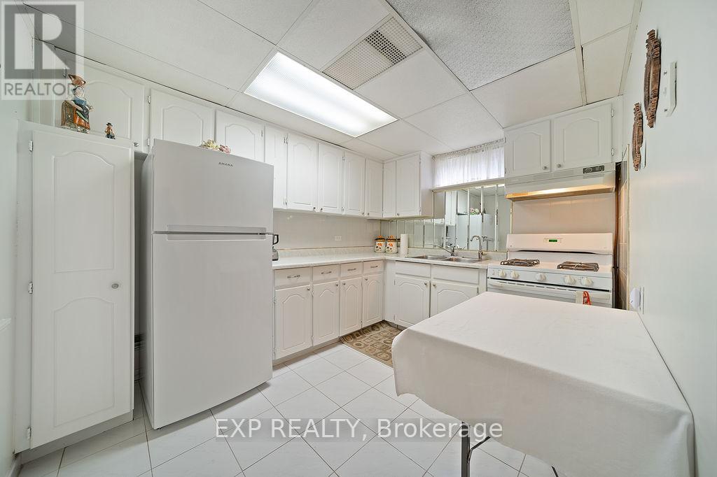 Photo 27 of 1516 Grand Boulevard, Oakville ON