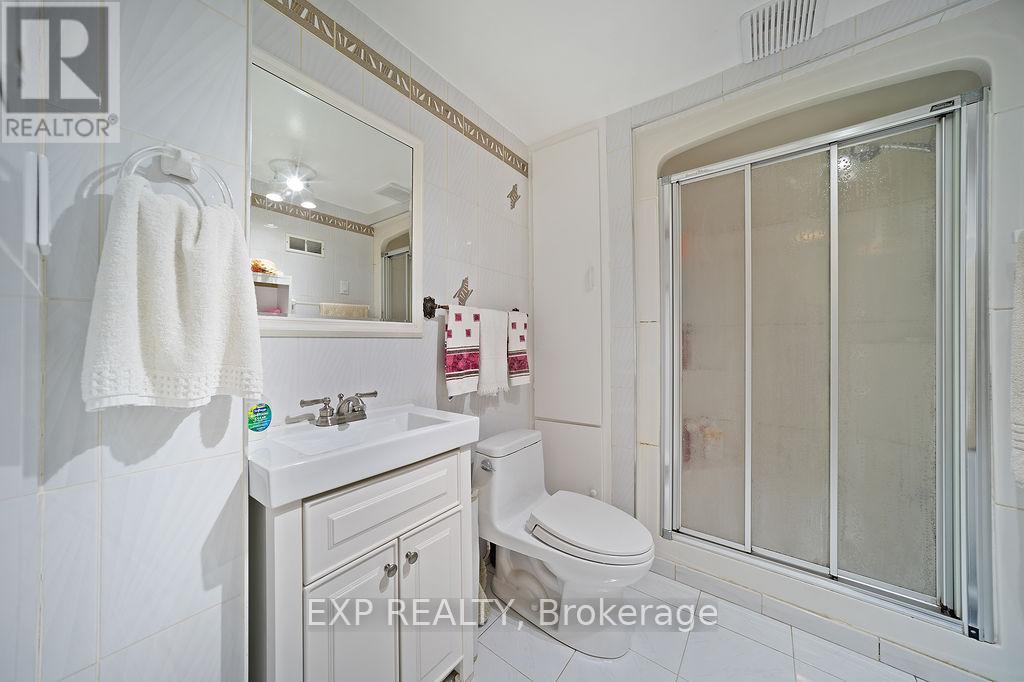 Photo 28 of 1516 Grand Boulevard, Oakville ON