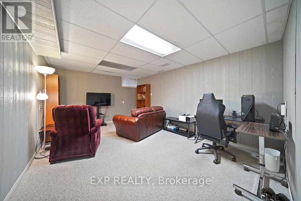 Photo 29 of 1516 Grand Boulevard, Oakville ON