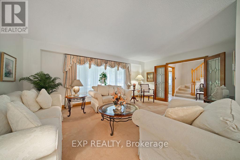 Photo 7 of 1516 Grand Boulevard, Oakville ON