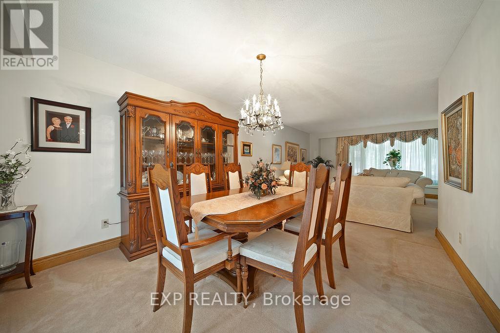 Photo 8 of 1516 Grand Boulevard, Oakville ON
