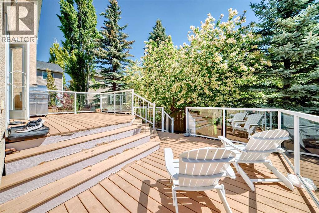 Photo 15 of 73 Simcoe Close Sw, Calgary AB