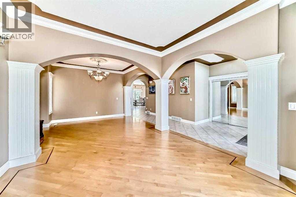 Photo 23 of 73 Simcoe Close Sw, Calgary AB