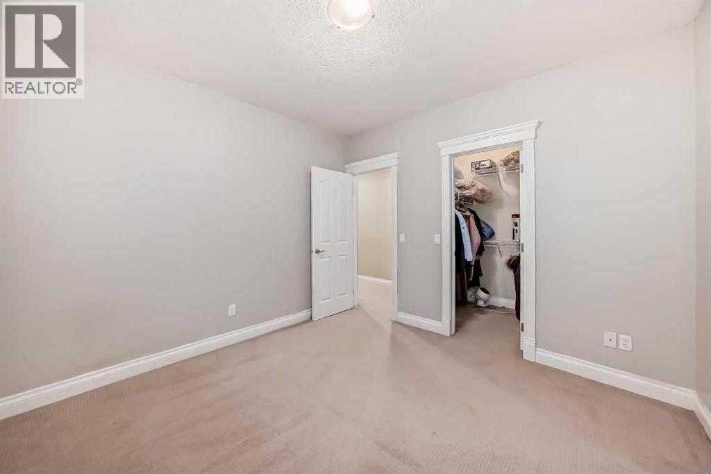Photo 42 of 73 Simcoe Close Sw, Calgary AB