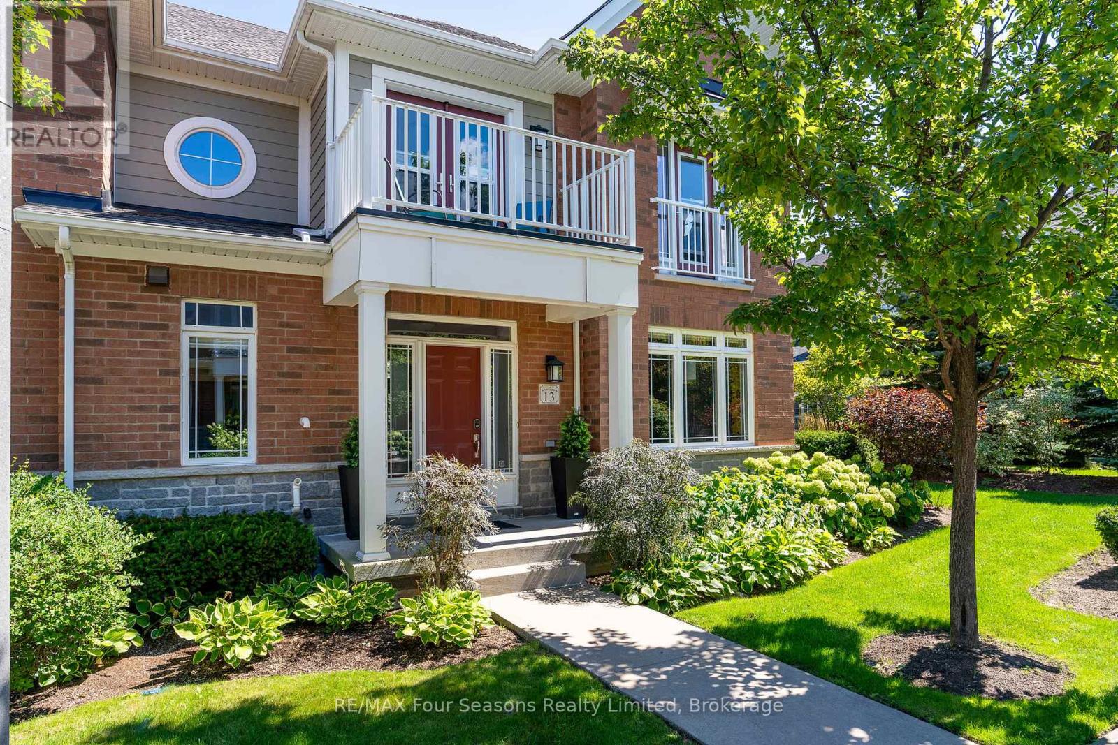 Photo 3 of 13 Westmount Mews, Collingwood ON