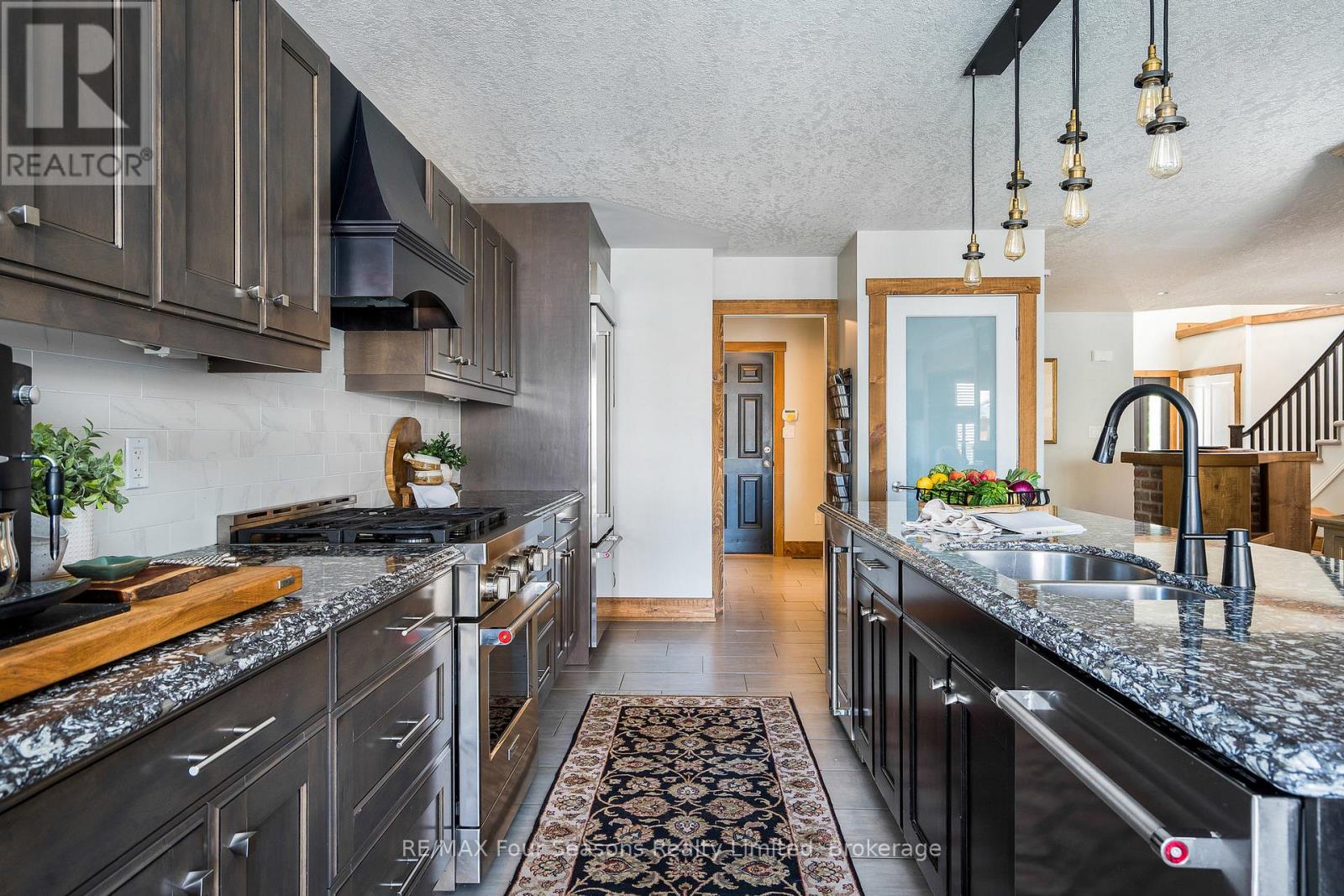 Photo 10 of 5 Kayla Crescent N, Collingwood ON