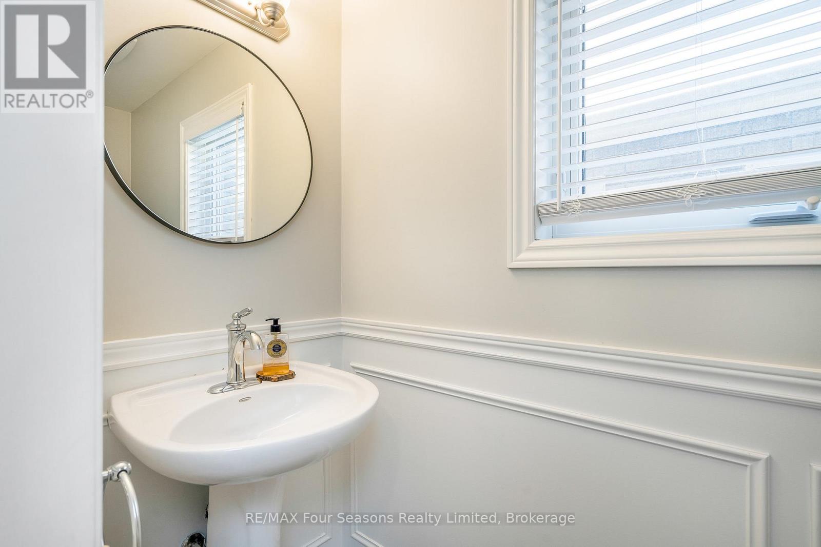 Photo 17 of 5 Kayla Crescent N, Collingwood ON