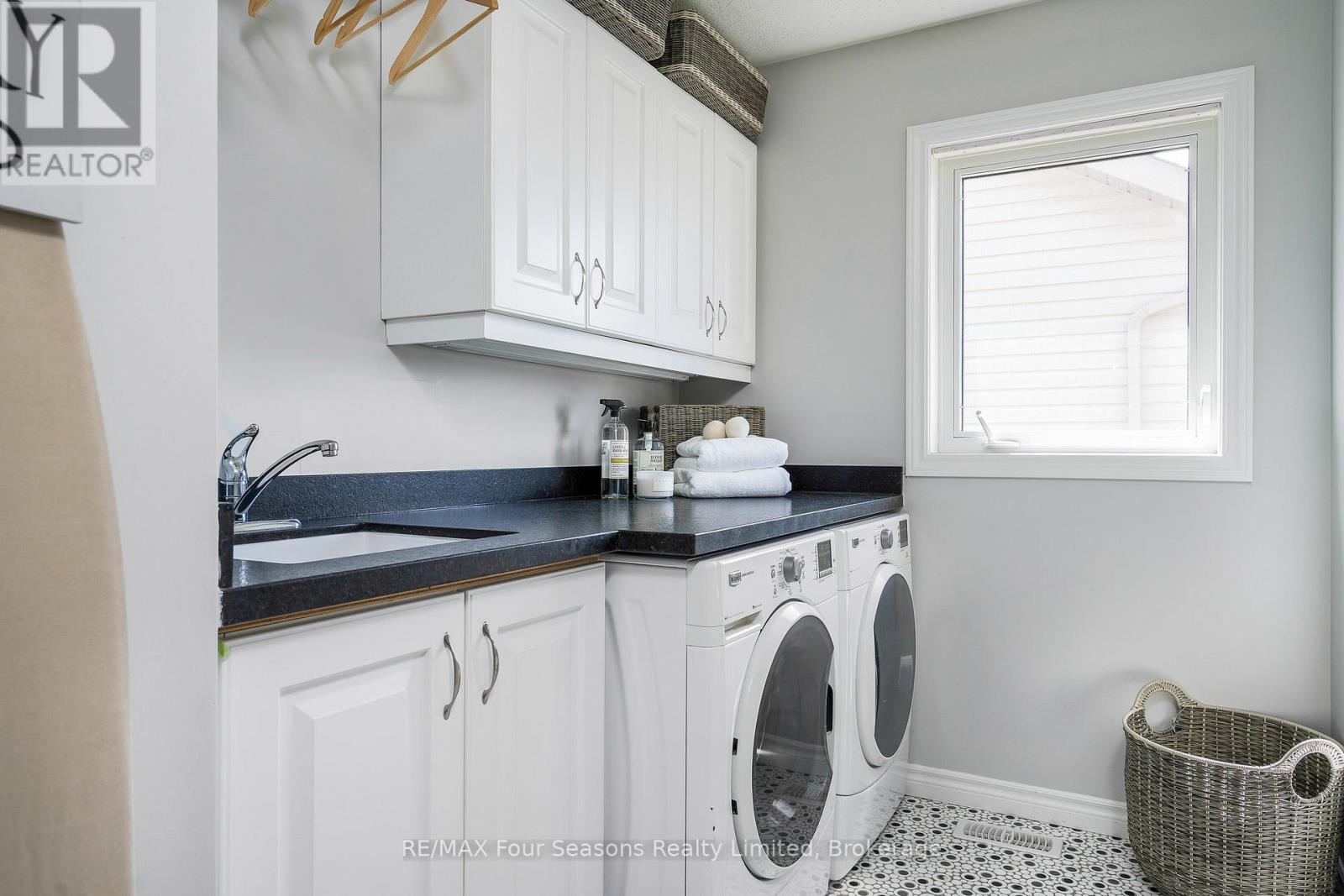 Photo 25 of 5 Kayla Crescent N, Collingwood ON