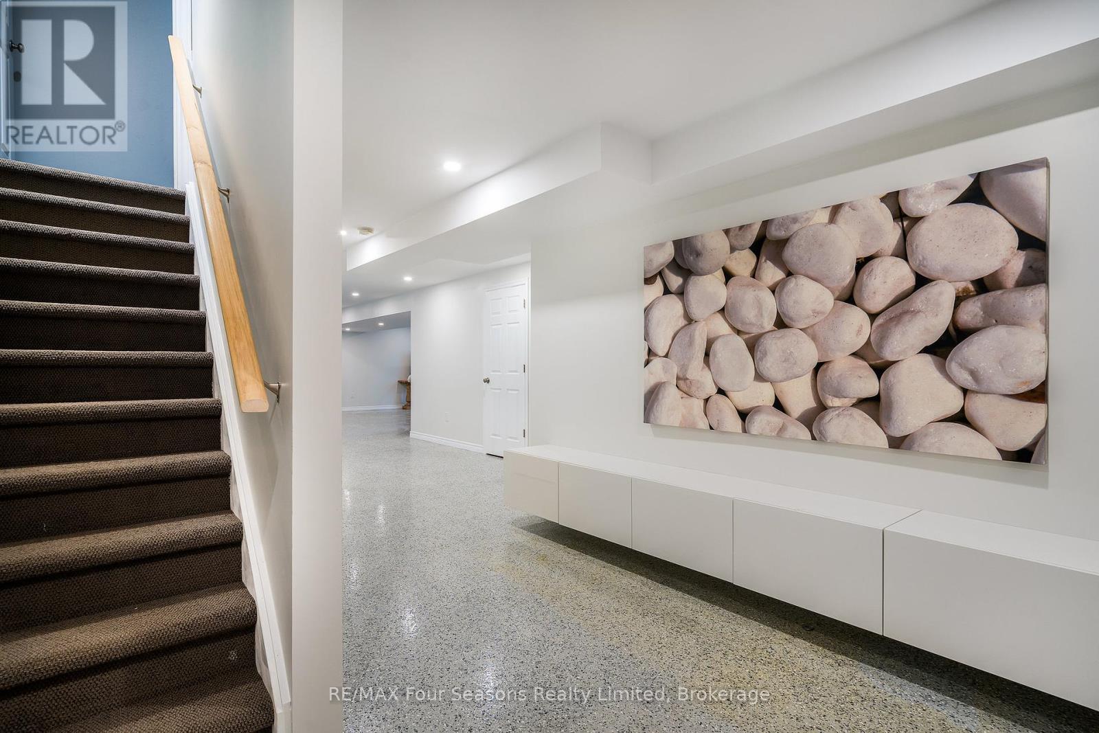 Photo 34 of 5 Kayla Crescent N, Collingwood ON