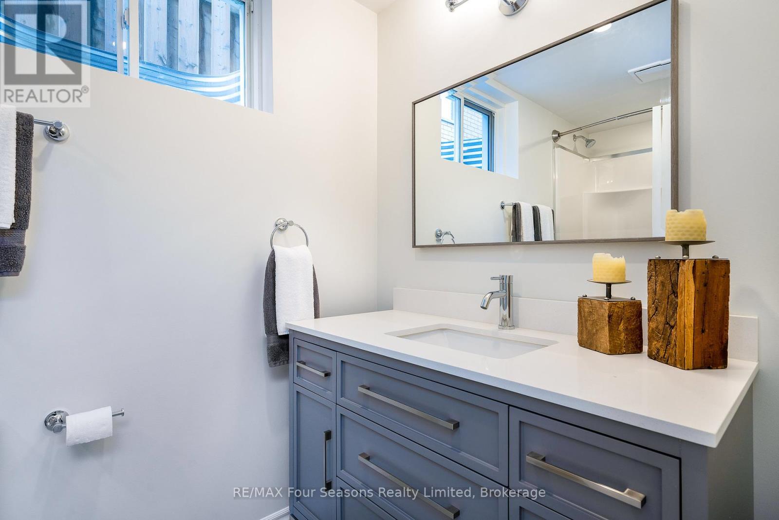 Photo 37 of 5 Kayla Crescent N, Collingwood ON