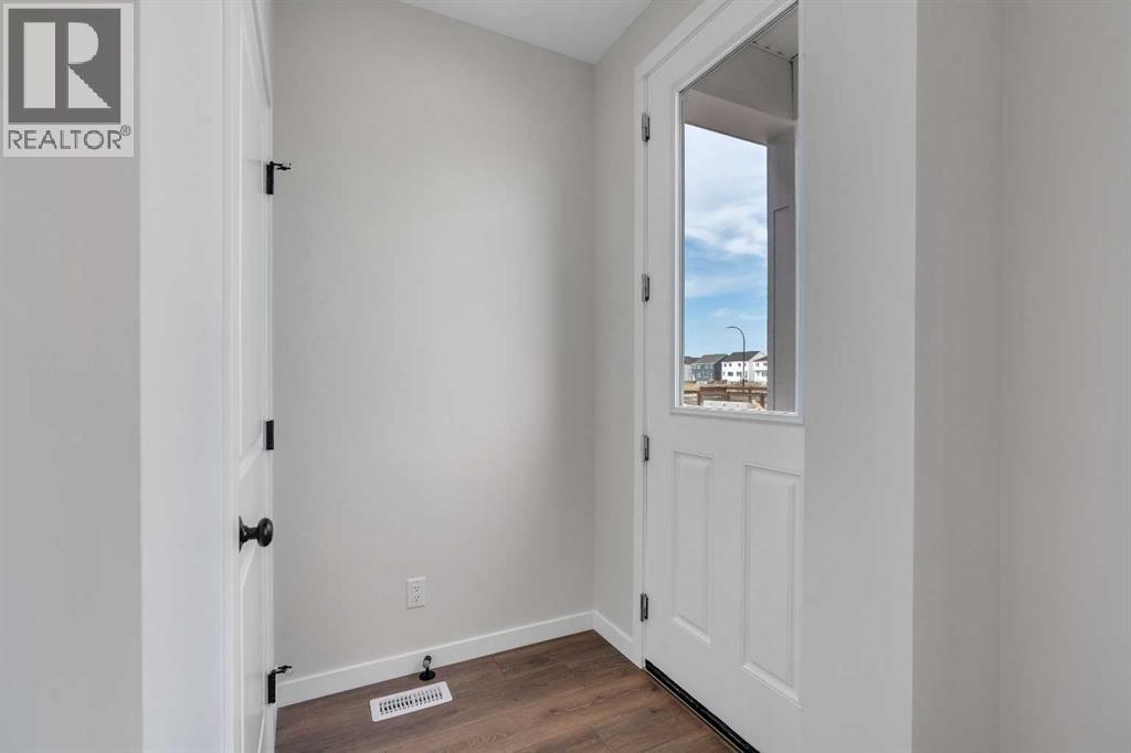 Photo 2 of 225 Heirloom Way Se, Calgary AB