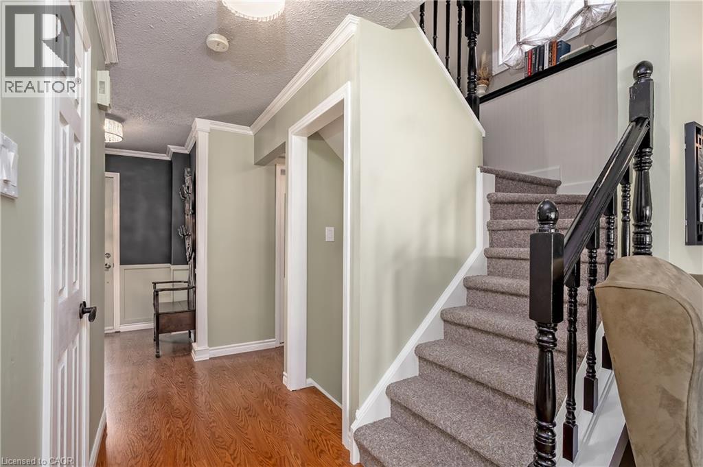 Photo 16 of 2407 Hemlock Court, Burlington ON
