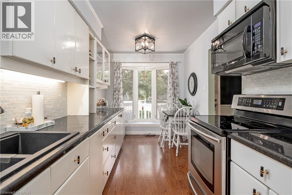 Photo 7 of 2407 Hemlock Court, Burlington ON