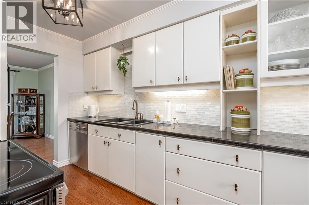 Photo 5 of 2407 Hemlock Court, Burlington ON