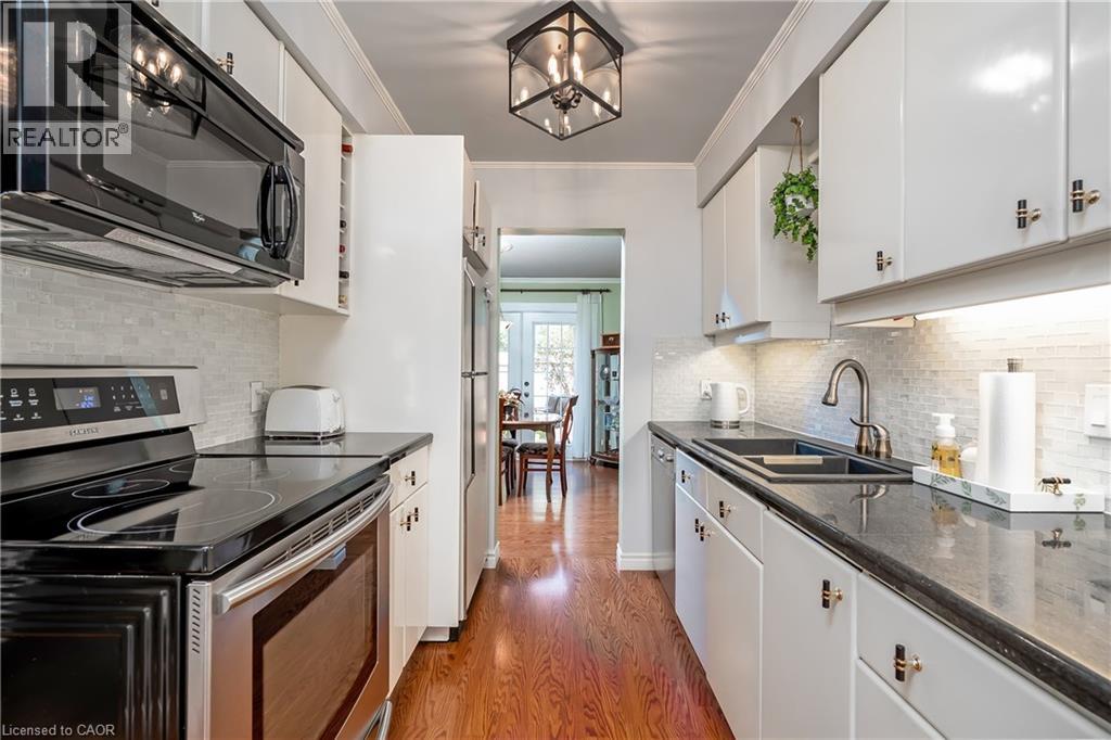 Photo 6 of 2407 Hemlock Court, Burlington ON