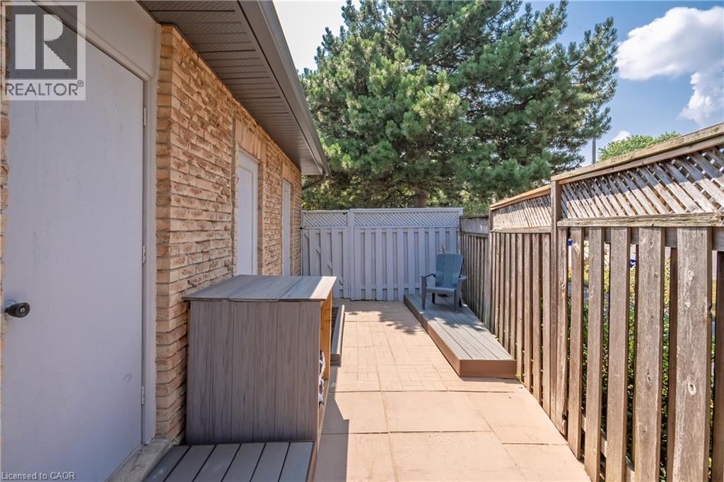 Photo 32 of 2407 Hemlock Court, Burlington ON
