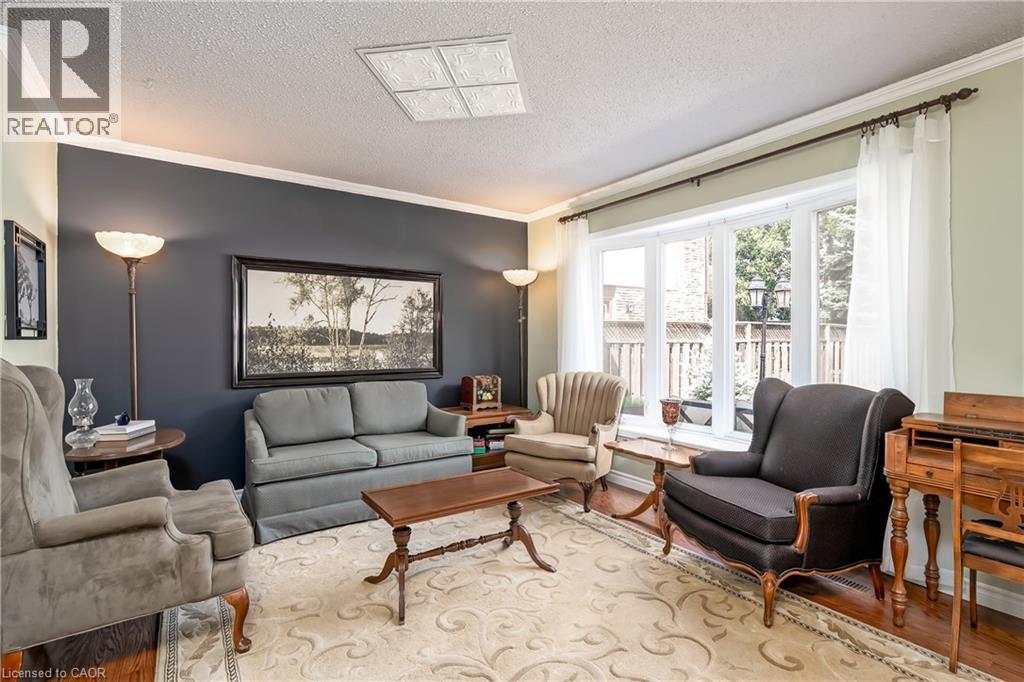 Photo 9 of 2407 Hemlock Court, Burlington ON