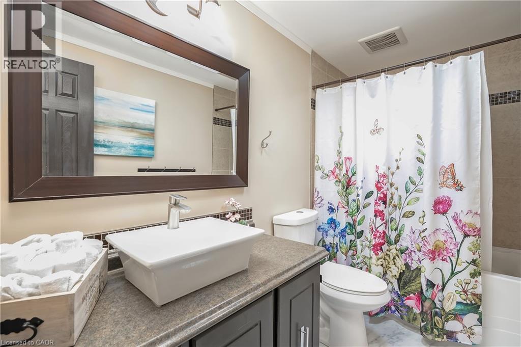 Photo 19 of 2407 Hemlock Court, Burlington ON